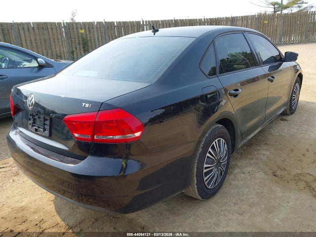 Aukcja sprzedaży 2015 Volkswagen Passat 1.8t S, vin: 1VWAT7A31FC017181, numer aukcji: 44594121