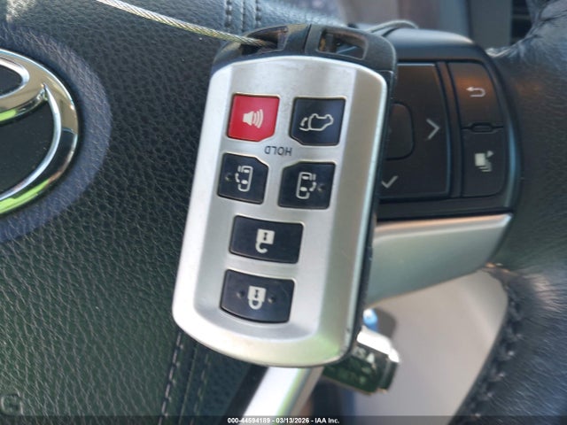 5TDYK3DC1FS678796 Toyota Sienna Xle Premium 8 Passenger