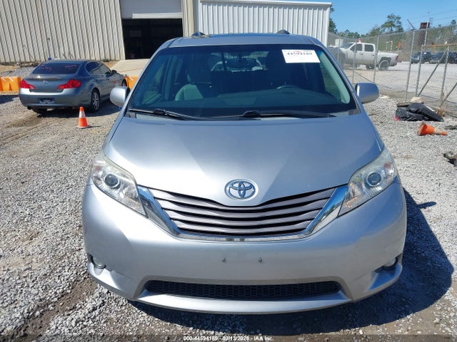 5TDYK3DC1FS678796 Toyota Sienna Xle Premium 8 Passenger