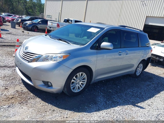 5TDYK3DC1FS678796 Toyota Sienna Xle Premium 8 Passenger
