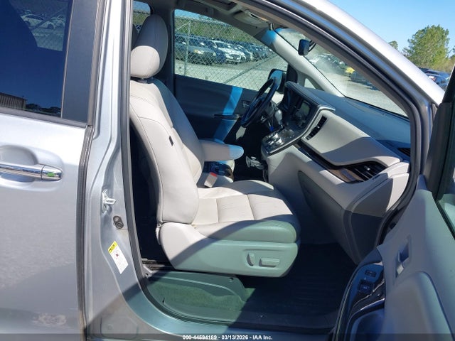 5TDYK3DC1FS678796 Toyota Sienna Xle Premium 8 Passenger