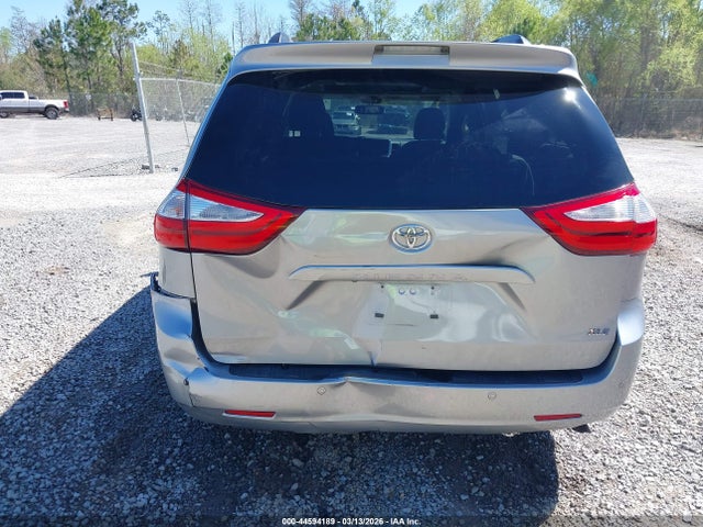 5TDYK3DC1FS678796 Toyota Sienna Xle Premium 8 Passenger