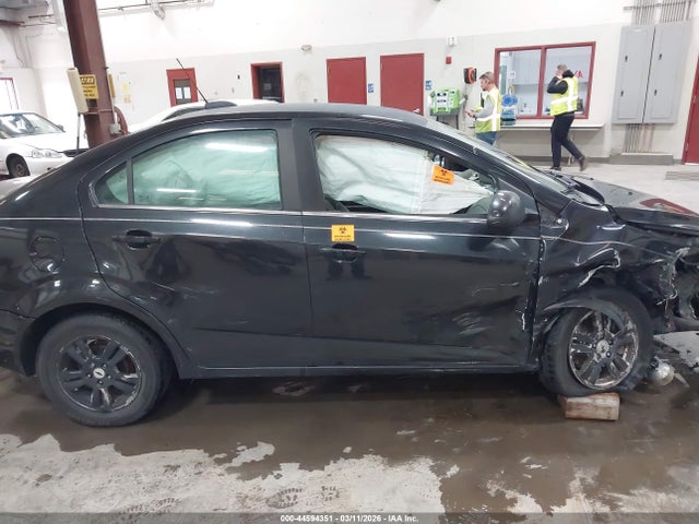 Chevrolet Sonic Lt Manual 2015 1G1JD5SB6F4113630 Image 13