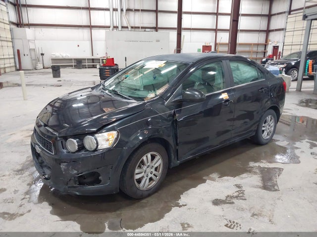 Chevrolet Sonic Lt Manual 2015 1G1JD5SB6F4113630 Image 2