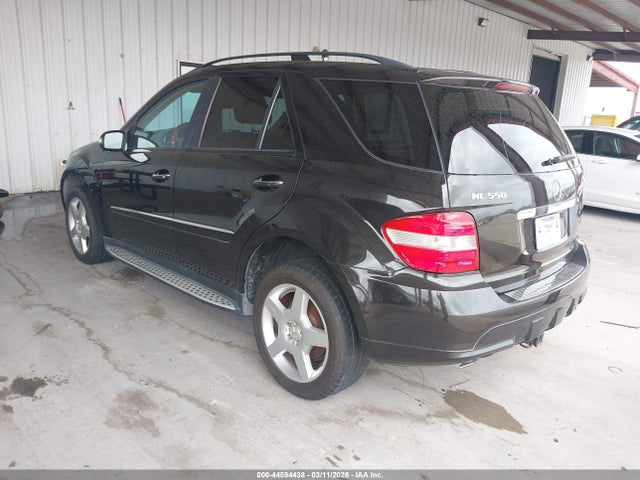 2008 MERCEDES-BENZ ML 550 4JGBB72EX8A351858 Photo 2