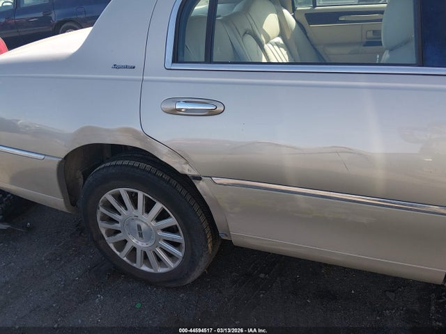 Aukcja sprzedaży 2004 Lincoln Town Car Signature, vin: 1LNHM81W14Y636227, numer aukcji: 44594517
