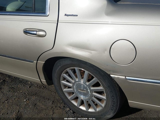 Aukcja sprzedaży 2004 Lincoln Town Car Signature, vin: 1LNHM81W14Y636227, numer aukcji: 44594517