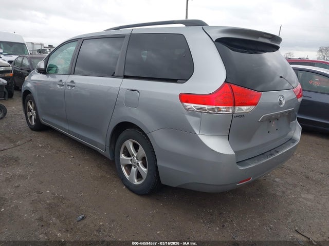 2014 TOYOTA SIENNA 5TDKK3DCXES494428 Photo 2