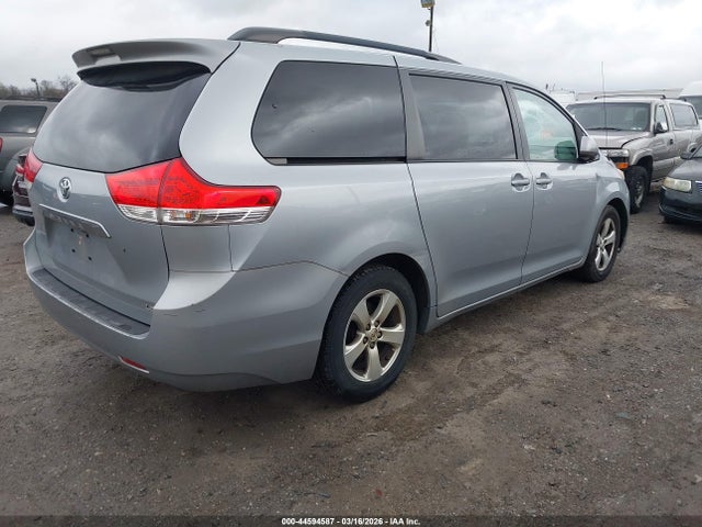 2014 TOYOTA SIENNA 5TDKK3DCXES494428 Photo 3
