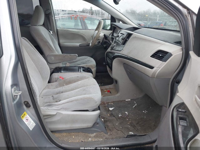 2014 TOYOTA SIENNA 5TDKK3DCXES494428 Photo 4