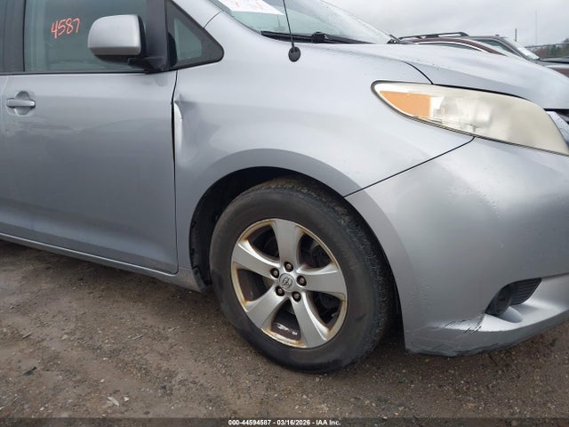 2014 TOYOTA SIENNA 5TDKK3DCXES494428 Photo 5