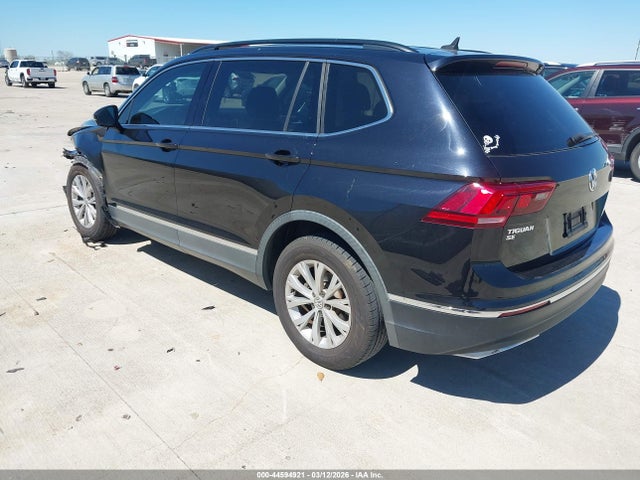 2018 VOLKSWAGEN TIGUAN 3VV3B7AX3JM055165 Photo 2