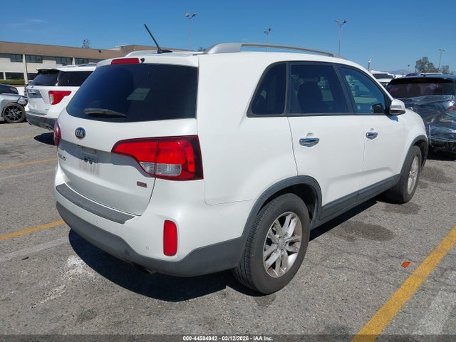 KIA Sorento Lx V6 2015 5XYKT4A73FG560388 Image 4