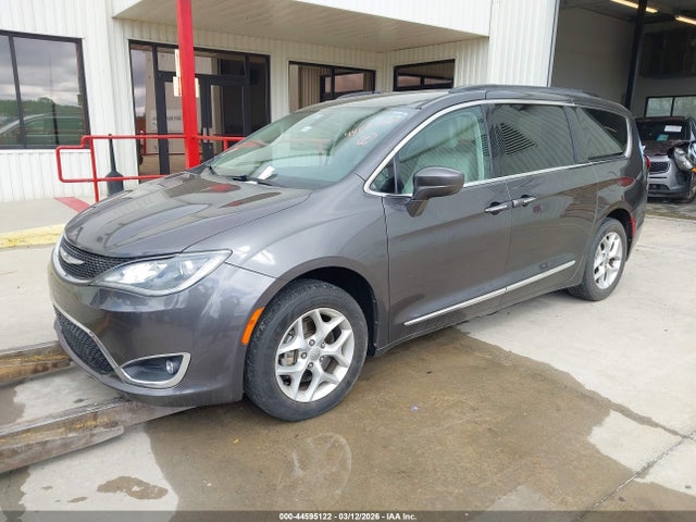 Продаж на аукціоні авто 2017 Chrysler Pacifica Touring-l, vin: 2C4RC1BG3HR763503, номер лоту: 44595122