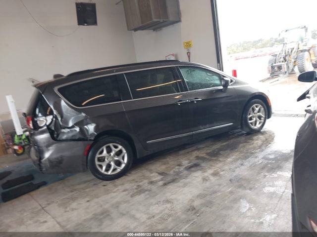 Продаж на аукціоні авто 2017 Chrysler Pacifica Touring-l, vin: 2C4RC1BG3HR763503, номер лоту: 44595122