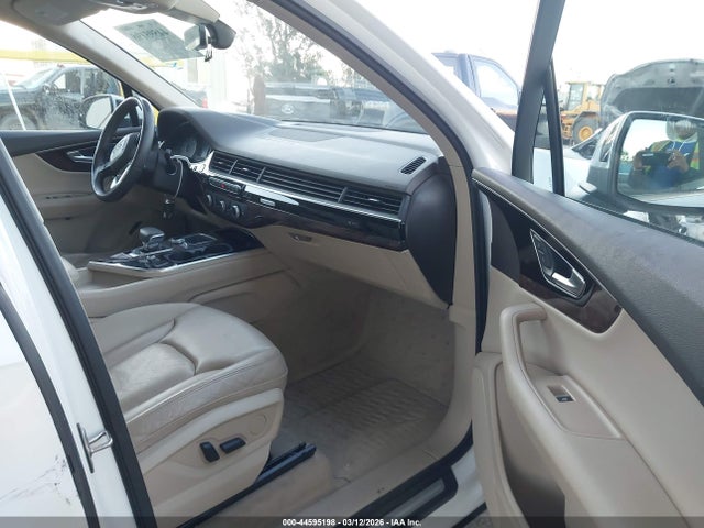 2017 AUDI Q7 WA1LAAF7XHD050570 Photo 4