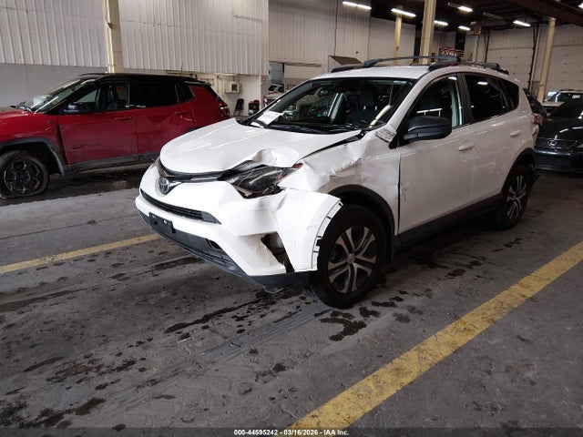 JTMZFREV3JJ749921 Toyota RAV4 LE