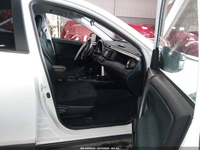 JTMZFREV3JJ749921 Toyota RAV4 LE