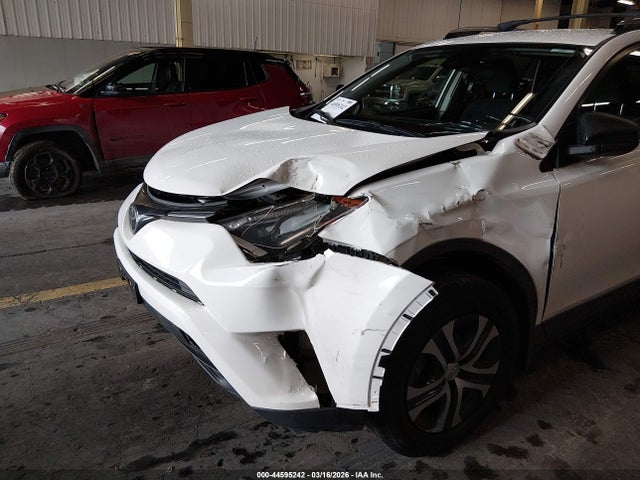 JTMZFREV3JJ749921 Toyota RAV4 LE