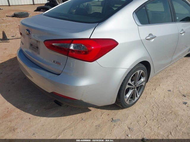 KNAFZ4A81G5598072 KIA FORTE EX