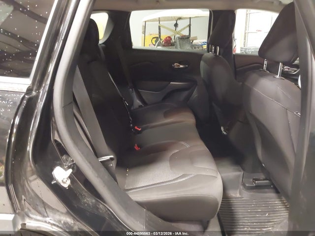 1C4PJLCB9KD340351 Jeep Cherokee Latitude Fwd