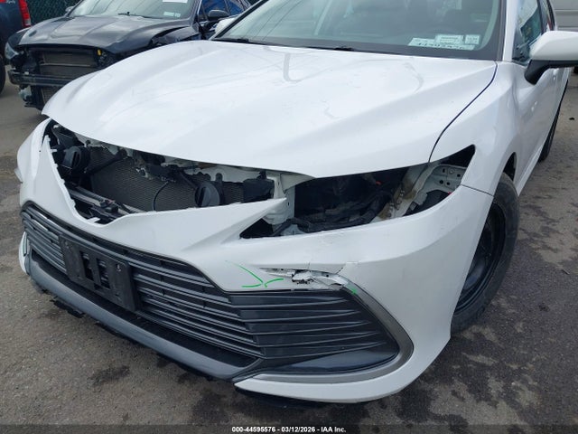 2022 Toyota Camry Le Hybrid მანქანა იყიდება აუქციონზე, vin: 4T1C31AK4NU590516, აუქციონის ნომერი: 44595576