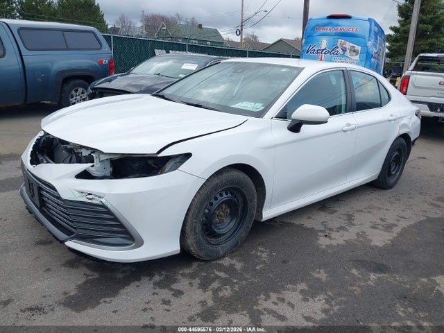 2022 Toyota Camry Le Hybrid მანქანა იყიდება აუქციონზე, vin: 4T1C31AK4NU590516, აუქციონის ნომერი: 44595576