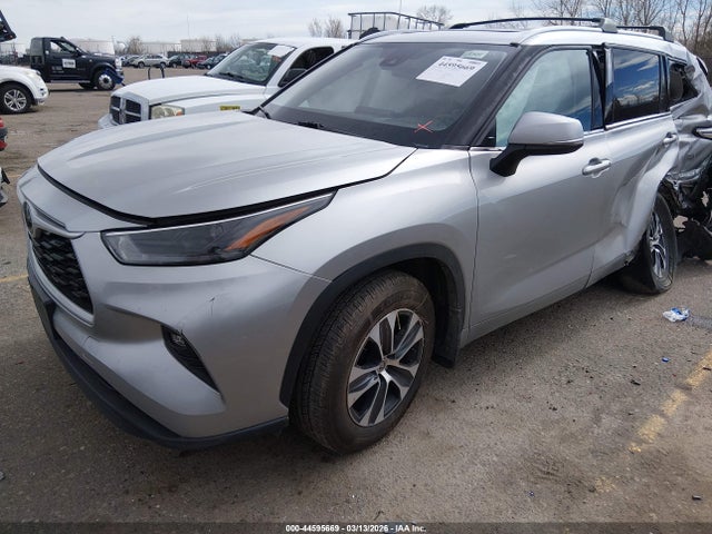 44595669 :رقم المزاد ، 5TDHZRBH0NS245692 vin ، 2022 Toyota Highlander Xle مزاد بيع