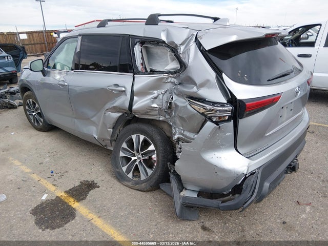 44595669 :رقم المزاد ، 5TDHZRBH0NS245692 vin ، 2022 Toyota Highlander Xle مزاد بيع