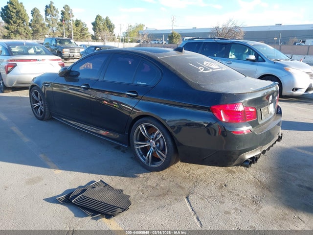 2013 BMW M5 WBSFV9C56DC773687 Photo 2