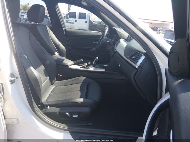 Продаж на аукціоні авто 2016 Bmw 320i, vin: WBA8A9C5XGK617008, номер лоту: 44595895