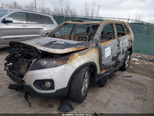 2013 Kia Sorento Ex V6 მანქანა იყიდება აუქციონზე, vin: 5XYKUDA27DG372732, აუქციონის ნომერი: 44596202