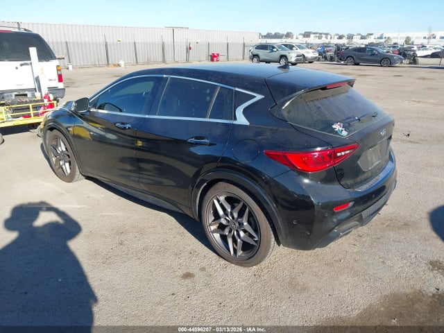 2018 INFINITI QX30 SJKCH5CP1JA042049 Photo 2