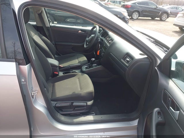 2015 Volkswagen Jetta 2.0l S მანქანა იყიდება აუქციონზე, vin: 3VW2K7AJ9FM242646, აუქციონის ნომერი: 44596264