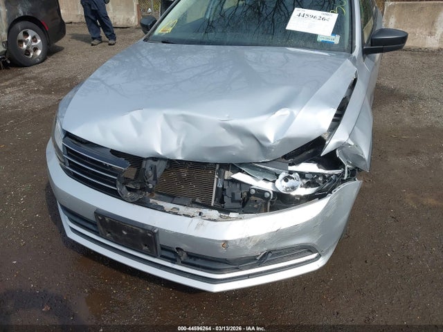 2015 Volkswagen Jetta 2.0l S მანქანა იყიდება აუქციონზე, vin: 3VW2K7AJ9FM242646, აუქციონის ნომერი: 44596264