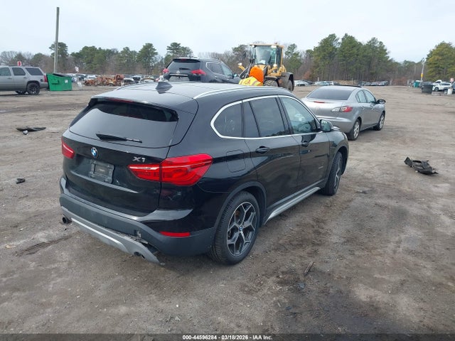 2018 BMW X1 WBXHT3C35J5K30089 Photo 3