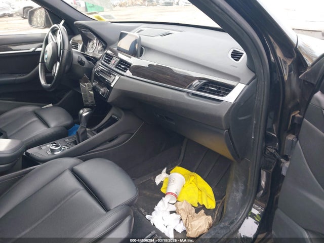 2018 BMW X1 WBXHT3C35J5K30089 Photo 4