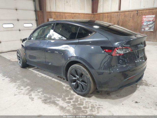 2024 TESLA MODEL Y 7SAYGDEE0RA299918 Photo 2