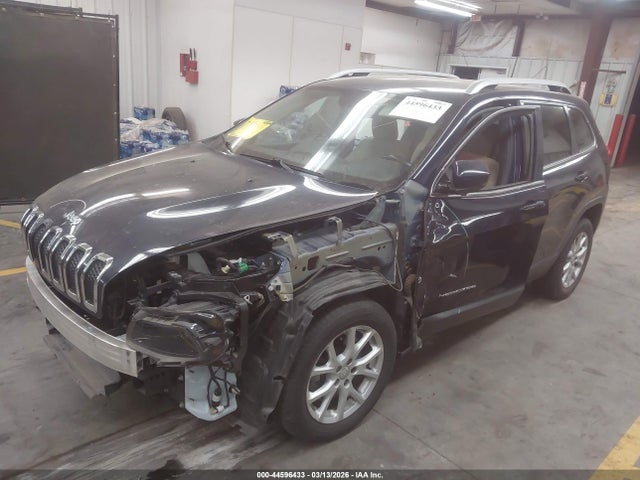 1C4PJLCB3GW208228 Jeep Cherokee Latitude