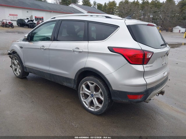 44596684 :رقم المزاد ، 1FMCU0J90KUB90338 vin ، 2019 Ford Escape Titanium مزاد بيع