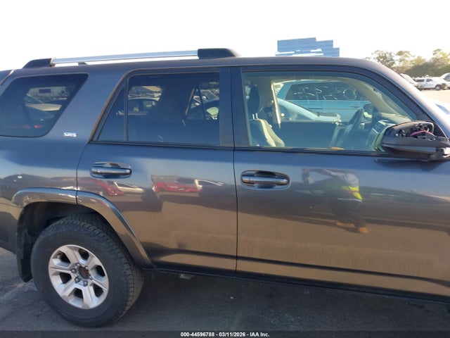 Toyota 4RUNNER SR5 2022 JTEEU5JR1N5267089 Image 13