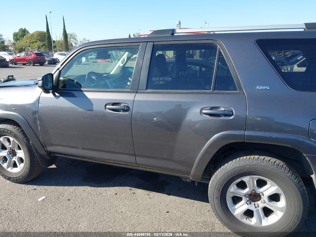Toyota 4RUNNER SR5 2022 JTEEU5JR1N5267089 Image 14