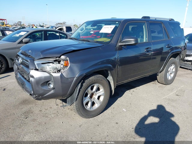Toyota 4RUNNER SR5 2022 JTEEU5JR1N5267089 Image 2