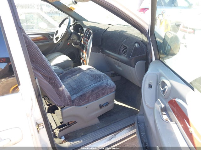 2005 CHRYSLER TOWN & COUNTRY 2C4GP64L85R132177 Photo 4