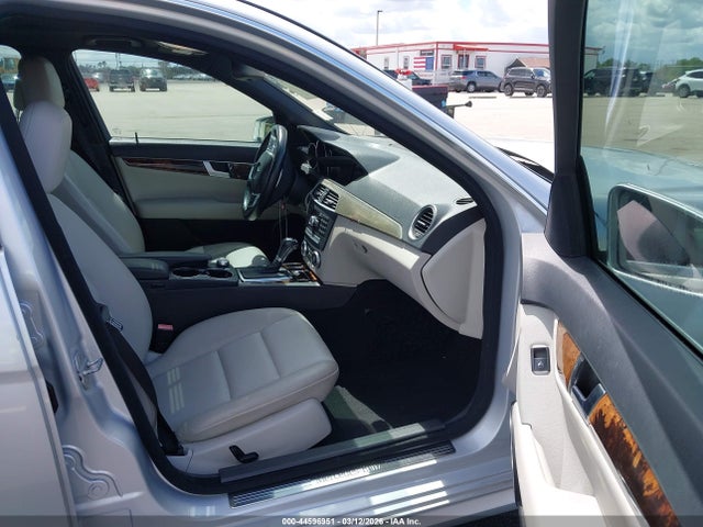 2012 Mercedes-benz C 250 Sport მანქანა იყიდება აუქციონზე, vin: WDDGF4HB3CR213170, აუქციონის ნომერი: 44596951