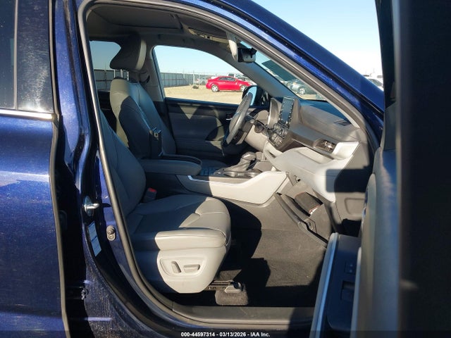 5TDGZRBH5MS524565 Toyota Highlander Xle