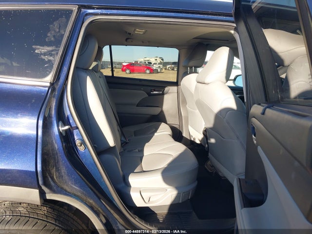 5TDGZRBH5MS524565 Toyota Highlander Xle