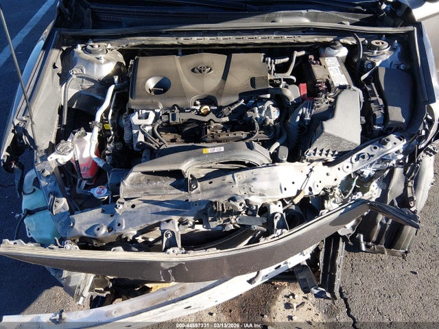 44597331 :رقم المزاد ، 4T1G11AK1MU521997 vin ، 2021 Toyota Camry Se مزاد بيع