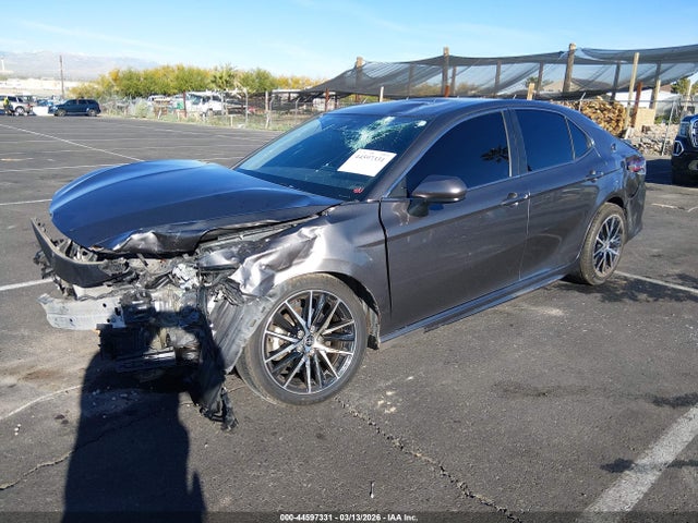 44597331 :رقم المزاد ، 4T1G11AK1MU521997 vin ، 2021 Toyota Camry Se مزاد بيع