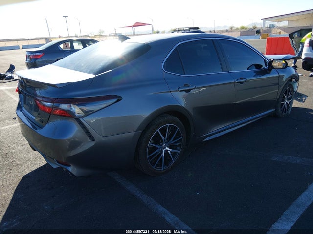 44597331 :رقم المزاد ، 4T1G11AK1MU521997 vin ، 2021 Toyota Camry Se مزاد بيع